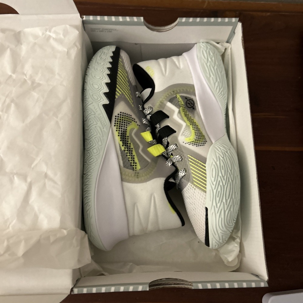 NIKE KYRIE‎ FLYTRAP V SUMMIT WHITE/BLACK SIZE MEN'S 4, Women's 5.5 [CZ4100-101] - Picture 2 of 12